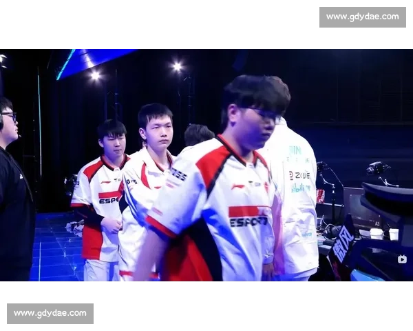 圣漫步者对决科布雷赛场风云与战术博弈全解析焦点战走势前瞻观察